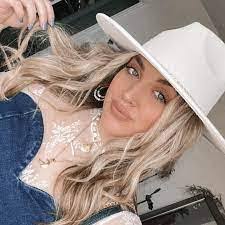 Brooke Arbaugh's Instagram, Twitter & Facebook