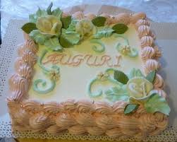 Buon compleanno torta con fiori. Torta Di Compleanno Decorata Con Panna Montata Italian Cakes