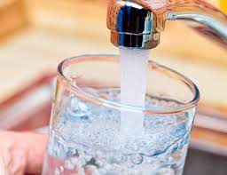 Une intervention sur le réseau peut expliquer que l'eau du robinet est marron Les Francais Et L Eau Avantage Au Robinet