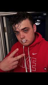 Dylan Squires's Instagram, Twitter & Facebook