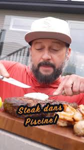 🥩🏊‍♂️🌭 Pourquoi pas faire un Steak dans une piscine! Shoutout à la gang  de chez @elinopools ! 🤣, #steak #piscine