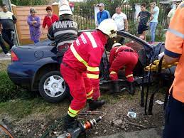 O dubița ce transporta brânza și un autoturism. Accident Rutier Grav In Comuna Bucov JudeÈul Prahova Un Microbuz Èi Un Autoturism S Au Ciocnit Intervine Descarcerarea Galerie Foto