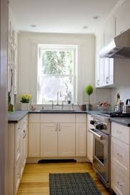 Dapur yang sekaligus juga ruang makan ini memiliki kitchen set dari kayu dengan model klasik. 30 Desain Dapur Kecil Minimalis Sederhana Terbaru 2021 Rumahpedia