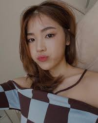 Hands up if your weekend only lasted for 5 seconds too. 😌 💇🏻‍♀️ :  @centrohairsalon #hazelbrown