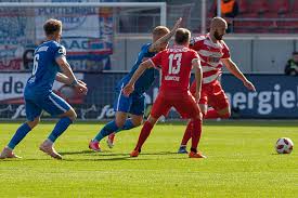 Im endspurt der saison gelang es keinen der beiden teams sich entscheidend durchzusetzen. Fsv Zwickau Mit Unentschieden Gegen Hansa Rostock Wochenendspiegel