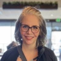 Lori Householder's Instagram, Twitter & Facebook