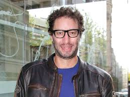 Emmanuel levy, né le 26 février 1971 à paris, est un animateur de radio et de télévision. Manu Levy La Biographie De Manu Levy Avec Voici Fr