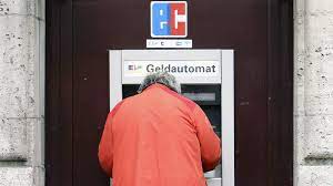 Sie setzen allein auf die erlöse aus den entgelten beim geldziehen, haben keine eigenen girokunden, denen sie einen kostenlosen bargeldservice anbieten möchten. Sparda Bank Limit Am Geldautomaten Wirtschaft Sz De