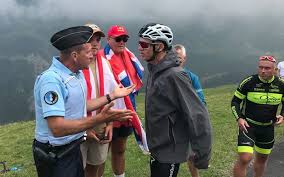 Froome celebrates with baby, wife. Froome Crashes After Stage As Police Mistake Him For A Fan Rnz News