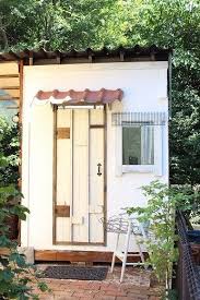 手作りで庭にカフェ風な小屋をdiy 基礎から屋根設置までの作り方を全てご紹介 小屋作り 小屋diy 小屋