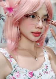 Light skin girls tap in .. who wear makeup