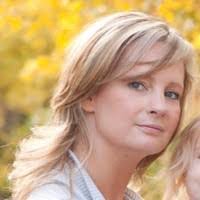 Amanda Brisson's Instagram, Twitter & Facebook