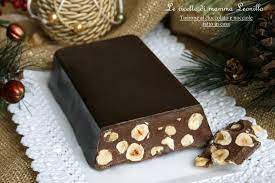 La ricetta è molto semplice, l'unico consiglio è quello di prendere le nocciole già tostate perchè ci si risparmia un passaggio molto lungo. Torrone Al Cioccolato E Nocciole Fatto In Casa Ricetta Facile E Veloce