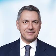 Feszített tükör, tanmedence, átadtuk a Sipost! 1922-ben Sipos Márton  tartotta a 100 méteres mellúszás világcsúcsát, öregbítve ezzel Magyarország  és Szekszárd hírnevét is. Mostantól egy az ő nevét viselő uszodában  tanulhatnak a következő