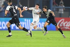 Apertura: Danubio está derrotando 2-1 a Nacional en el Gran Parque Central