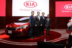 Mais si la garantie 7 ans ou 150.000 kilomètres est disponible pour l'ensemble de la gamme depuis 2010, cette nouvelle offre d'entretien gratuit pendant sept ans ne concerne (pour l'instant ?) que le nouveau carens. Kia Auto Medienportal Net