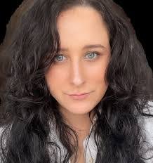 Elyse Thomas's Instagram, Twitter & Facebook