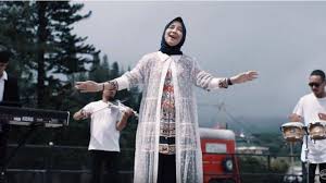 Enjoy the lyrics of nissa sabyan's songs without the internet! Download Lagu Lagu Mp3 Nissa Sabyan Full Album Man Ana El Oum Ya Jamalu Ya Maulana Video Tribun Pekanbaru
