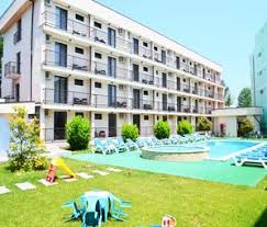 Pe litoral exista o multime de oportunitati de distractie si agrement care acopera preferintele si exigentele tuturor turistilor care isi petrec aici optiunile de agrement pe litoral sunt completate de terenuri de tenis, fotbal si golf, parcuri de distractie si centre de divertisment care se intalnesc frecvent. 13 All Inclusive Romania 2021