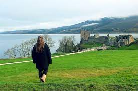 Seiches (surface oscillations), caused by differential heating, are common on the loch. Loch Ness Schrage Schrullige Spannende Stopps Rund Um Den Loch Ness