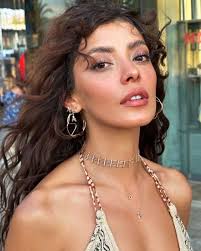 Selin Şekercinin öpüşmede kamyoncu tekniği - Sözcü