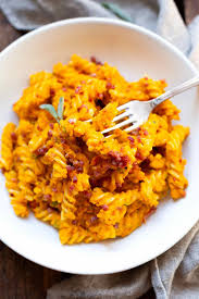 Kurbis Pasta Mit Speck Und Salbei Kochkarussell Rezept Kurbis Pasta Rezepte Nudeln Mit Speck