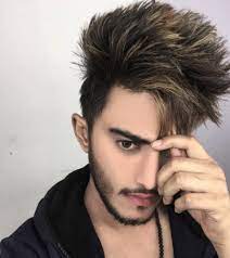 The Textured And Short Spiky Hairstyle Spikes Are In Style The Reason For Their Popula Hair And Beard Styles Short Spiky Hairstyles Cool Hairstyles For Men