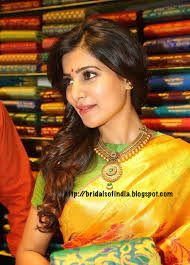 Actress samantha pretty in antique gold necklace with matching gold studs