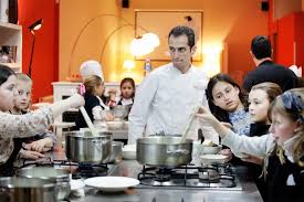 Comenzó su formación en la escuela de coco comín en barcelona, donde durante todo este tiempo ha ido viajando cada semana para mantener el claqué en valencia vivo año tras año. Escuela De Cocina Valencia Club Cocina