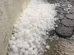 A no scusate di pesca amata da grandi e piccini per il suo animo buono e giocherellone tanti auguri per i tuoi 4 fantastici anni e per. Nubifragio In Regione Grandine Danni E Strade Chiuse Bolzano Alto Adige