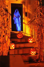 Sie Brauchen Noch Inspirationen Fur Ihr Diesjahriges Halloween Garten Styling Wir Haben Passende Themen Un Halloween Tur Halloweendeko Halloween Turdekoration