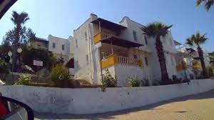 Milas, kıyıkışlacık köyü, gülümkıyı sitesinde 2017 yılında tamamen yenilenmiş tripleks villa 3 oda 1 salon, 2 mutfak. Hermias Evleri Youtube