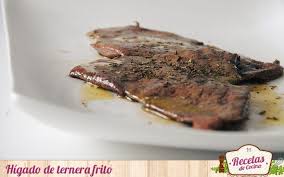 Hola, cocinar te te refieres a hacer a la plancha, o en salsa, si es a la plancha con la sartén muy caliente, si es en salsa primero , los grises, pones ajo, cebolla, vino blanco, tomate , lo pasas por la batidora, y si te gusta el avecrem a pones. Higado De Ternera Frito Sencillo Y Rapido