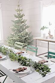 22 Idees Pour Decorer La Table Pour Noel Deco Noel Deco Table Noel Idee Deco Noel