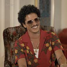 Bruno Mars quer comemorar aniversário em passagem pelo Brasil