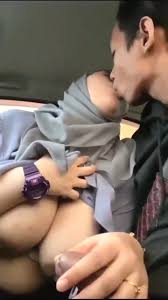 Ngentot Emak-Emak Hijab Toge - LiveOmek