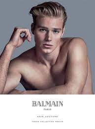 2015 Men S Hairstyle Trends From Balmain The Fashionisto Balmain Hair Couture Hairstyles Mens Hairstyles
