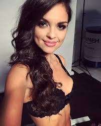 Klaudia el dursi pracowała u kuby wojewódzkiego nie brakowało gorących tańców na rurze. Klaudia El Dursi