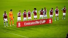 Welcome to the official website of georginio (gini) wijnaldum, soccer player of liverpool fc and dutch national team. Dzhordzhino Vejnaldum Pszh Biografiya Foto Video Goly Novosti Statistika Soccer365 Ru