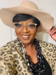 Well Biscuits likes his new cave... but last years hat is still a no go🤣