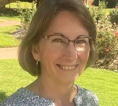 Annette Carswell's Instagram, Twitter & Facebook