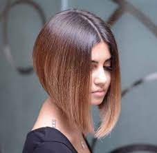 Anda bisa membuat layer pada bagian belakang rambut untuk memberikan kesan volume pada 5. Gaya Rambut Yang Cocok Untuk Wanita Berwajah Bulat Blog Unik