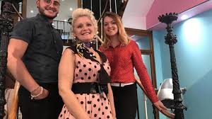 Maybe you would like to learn more about one of these? Un Salon De Coiffure Vintage Style Met De La Couleur Sur La Place Leclerc