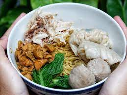 Sayur yang ada di mie ayam jakarta. 5 Bahan Pelengkap Yang Menjadikan Mie Ayam Terasa Lebih Lezat Pergikuliner Com