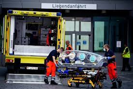 Alexej nawalny ist in berlin angekommen. Alexei Navalny Putin Critic Arrives In Germany For Medical Treatment Bbc News