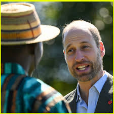 Kaia Gerber & Boyfriend Austin Butler Share Passionate Kiss at 'Elvis'  Premiere!