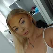 Jo Dickson's Instagram, Twitter & Facebook