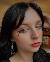 Reinventing Layers and Bangs with Hairstylist Katelyn Collier