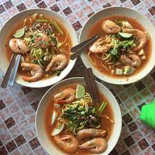 My parents wanted to try ' mee udang '(prawn noodle) at another restaurant the ' mee udang ' has more prawns than the ones at the restoran aur gading(please click here), but the prawns are much, much smaller. 9 Mee Udang Spots So Good You Ll Keep Going Back For More Penang Foodie