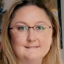 Lynnette Barker's Instagram, Twitter & Facebook